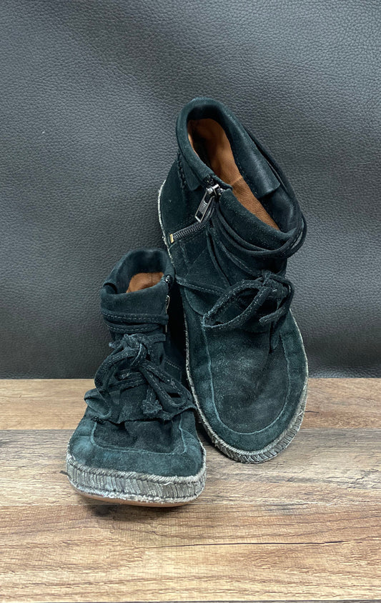 UGG McKay Black Suede Sheepskin Lined Ankle Boots Booties Women's Size 6.5