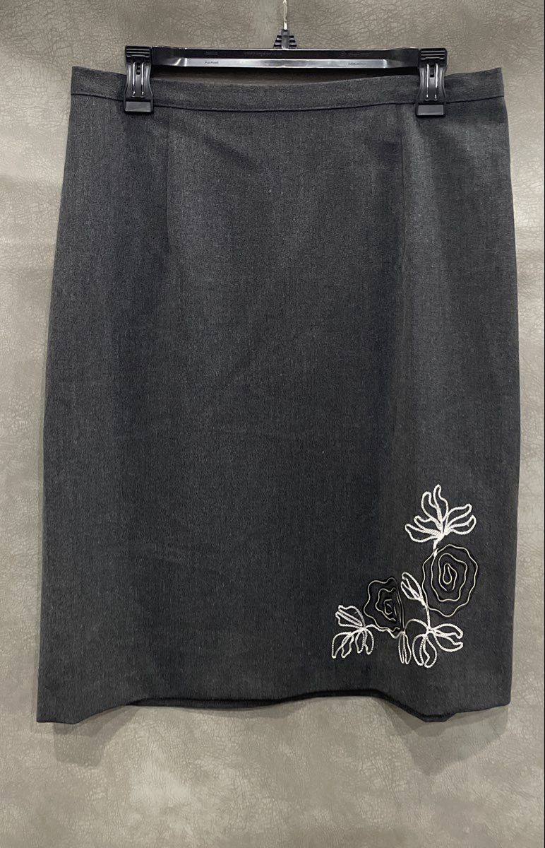 Dressbarn Women's Grey Pencil Skirt Floral Rose Embroidered Size 12
