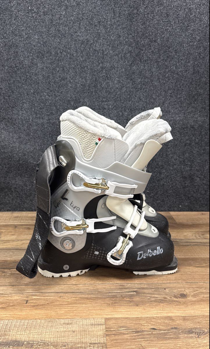 Dalbello Kyra 85 Womens All Mountain Ski Boots Mondo 25.5 Black Silver