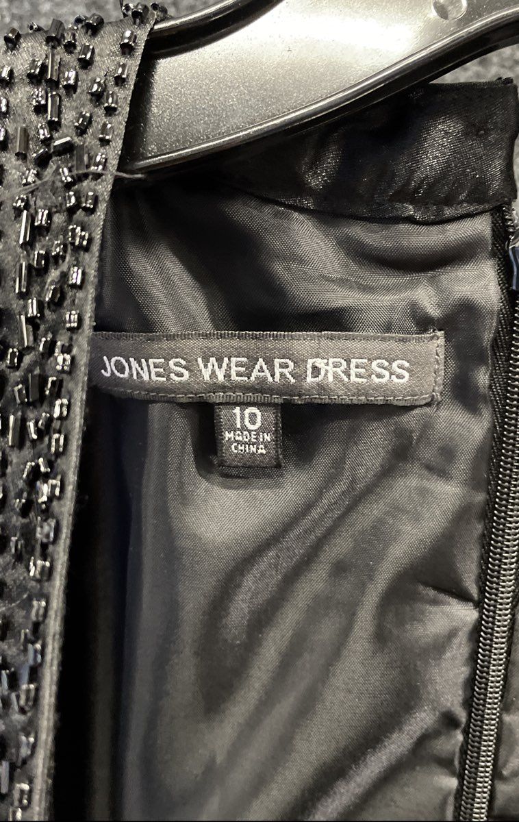 Jones Wear Women's Black Beaded Halter Neck Pleated Chiffon Dress NWT Size 10
