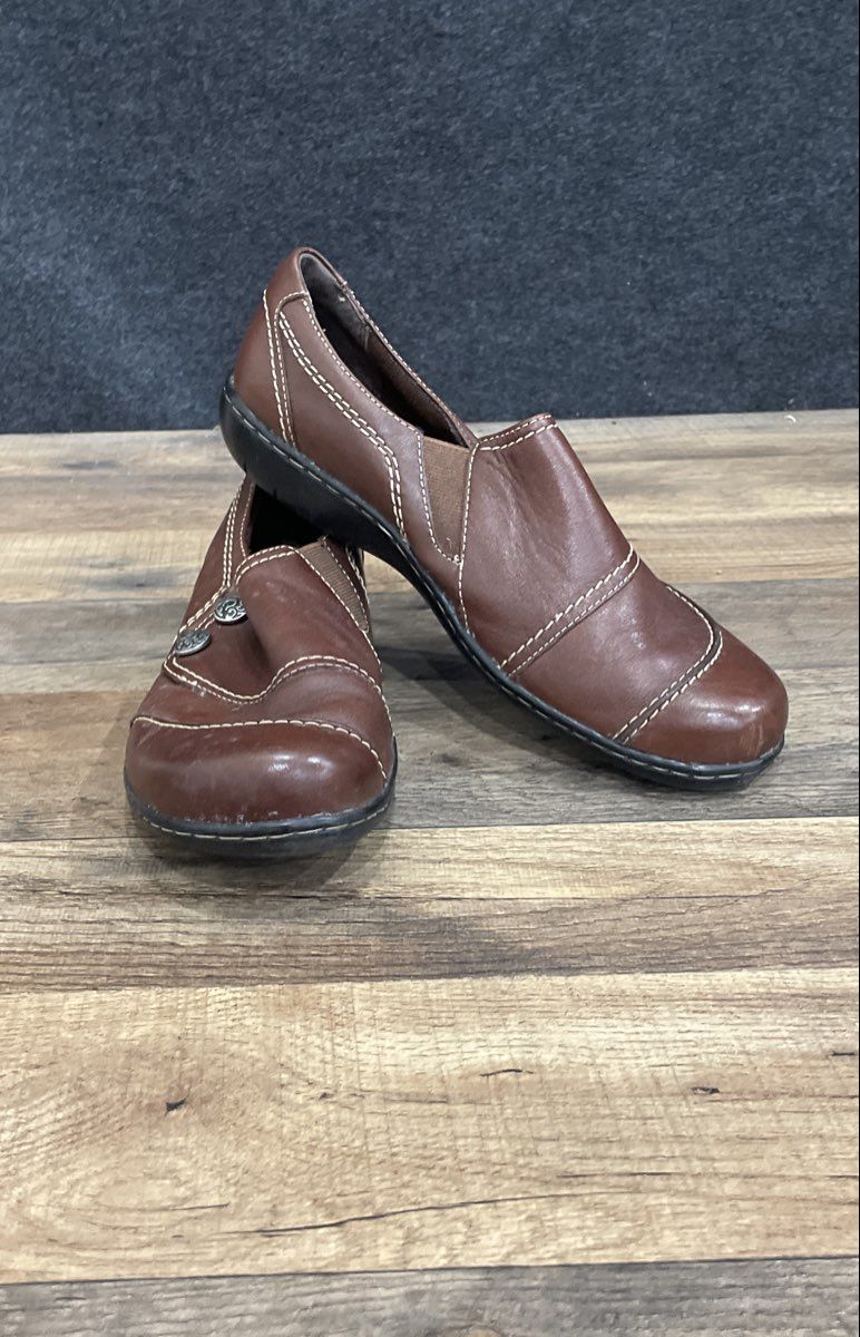 Clarks Ashland Spin Brown Leather Women's Slip On Loafers Size 9M