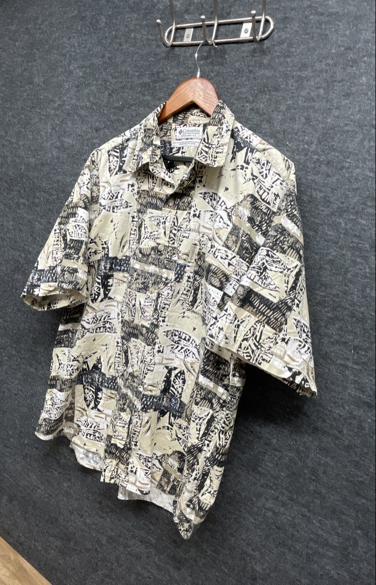 Columbia Men's Vintage 90s Fish Print Short Sleeve Button Up Shirt Tan Black XL