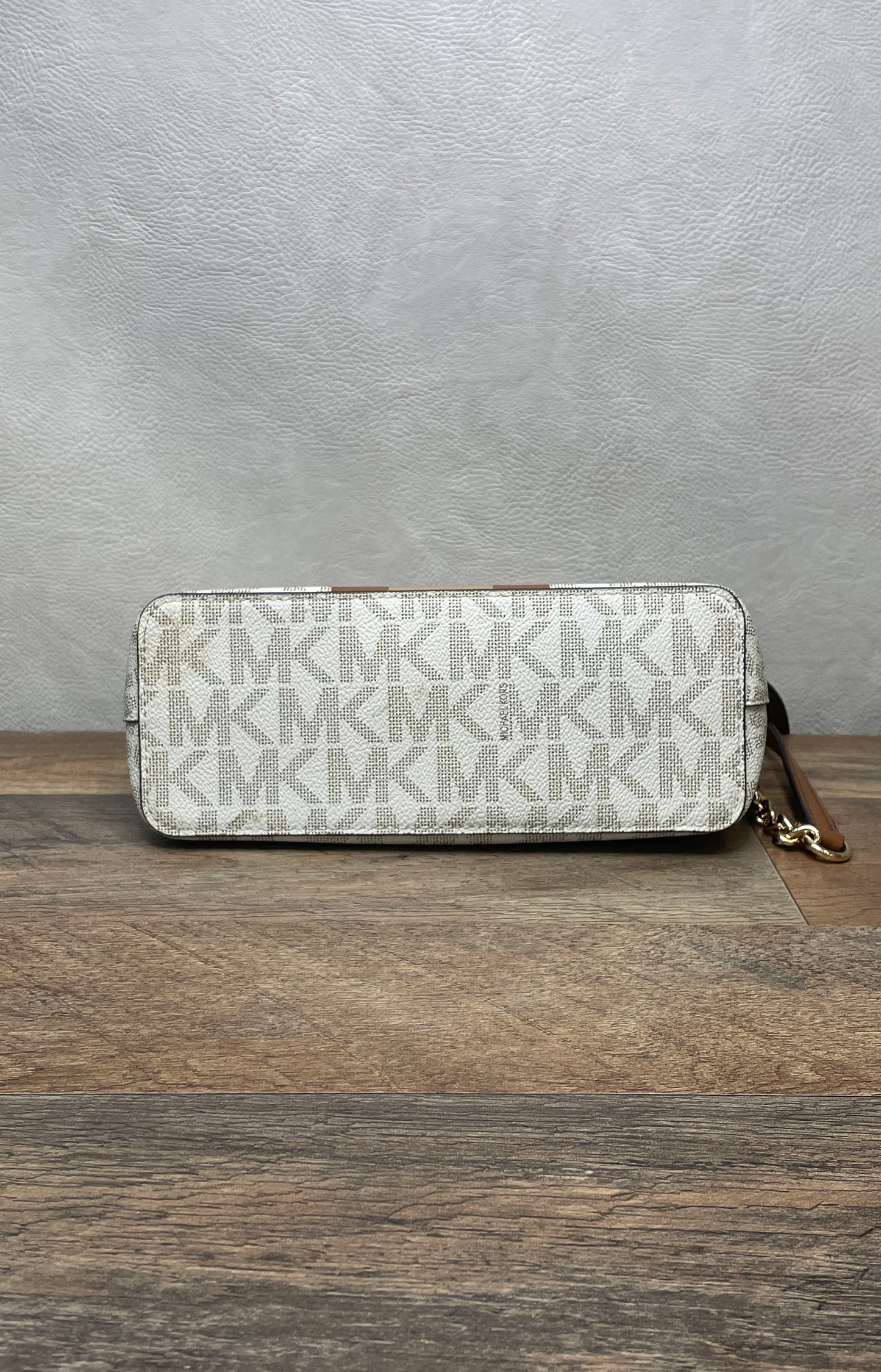 Michael Kors Vanilla Acorn Monogram Jet Set Dome Crossbody Bag Gold Hardware