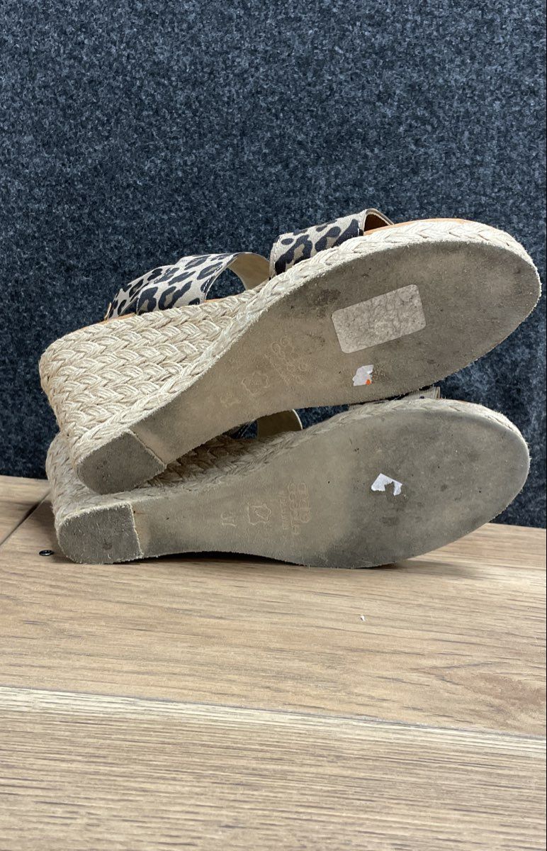 Andre Assous Leopard Print Canvas Espadrille Wedge Sandals Women's Size 37