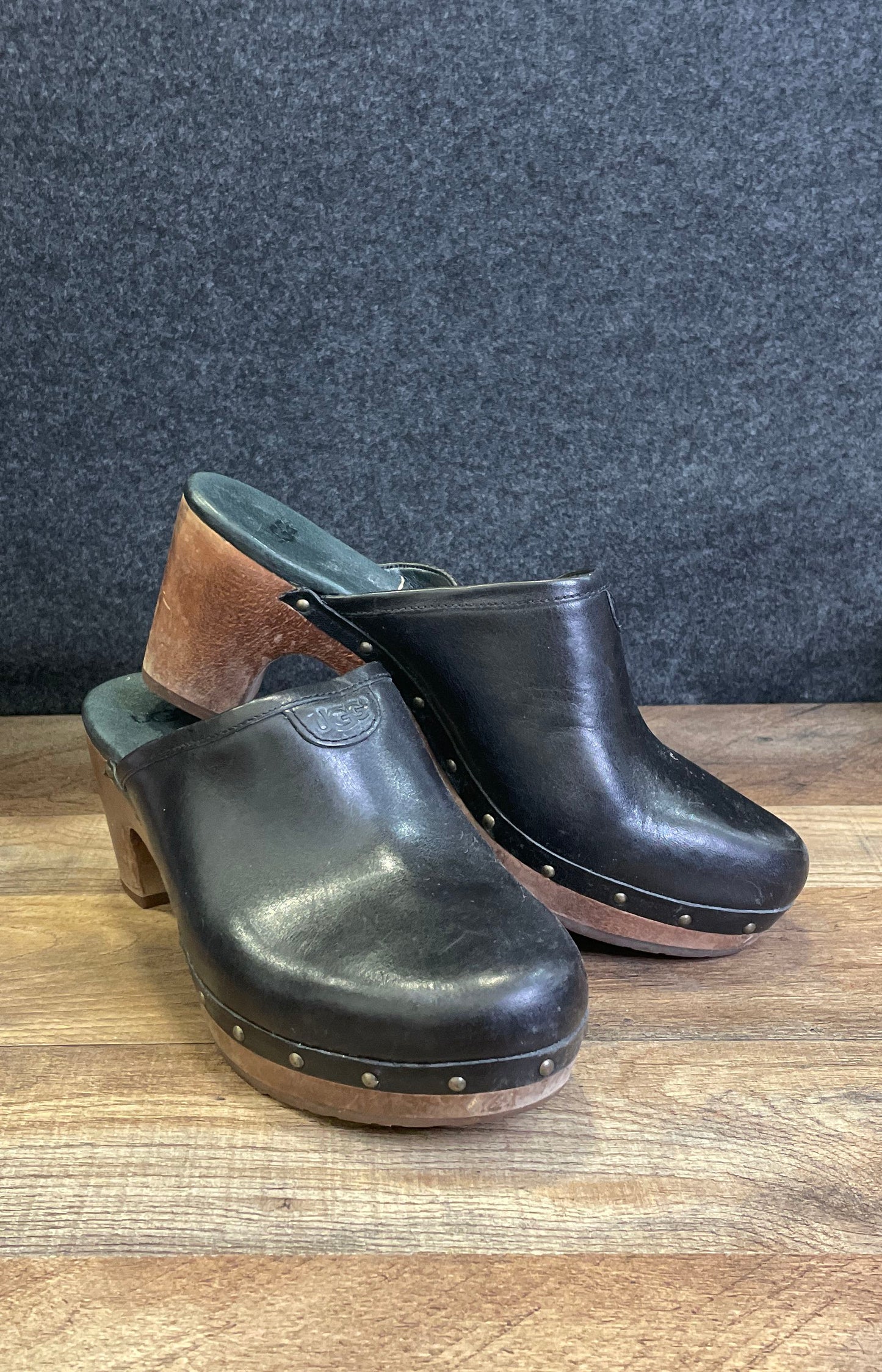 UGG Abbie 3201 Black Leather Studded Wooden Platform Clogs Women's Size 9