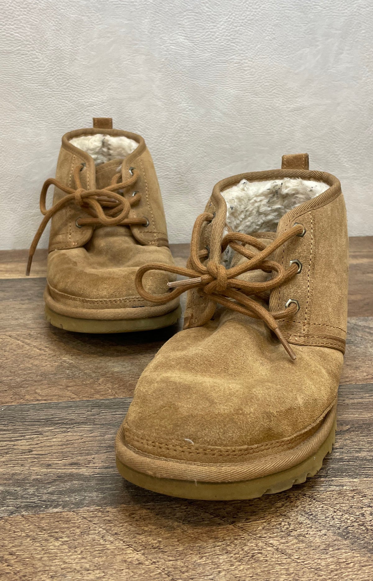UGG Women's Neumel Chestnut Tan Suede Lace Up Chukka Boots Size 8