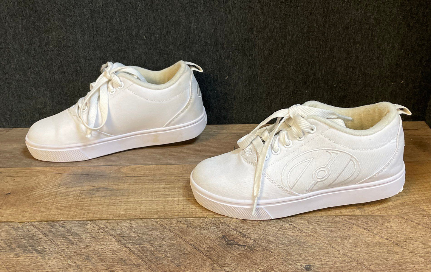 Heelys White Low Top Roller Skate Shoes with Wheels & Tool Youth Size 2Y