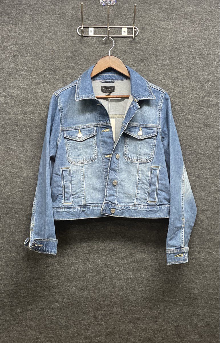 Free Assembly Girls Blue Denim Trucker Jacket Medium Wash NWT Size L 12-14