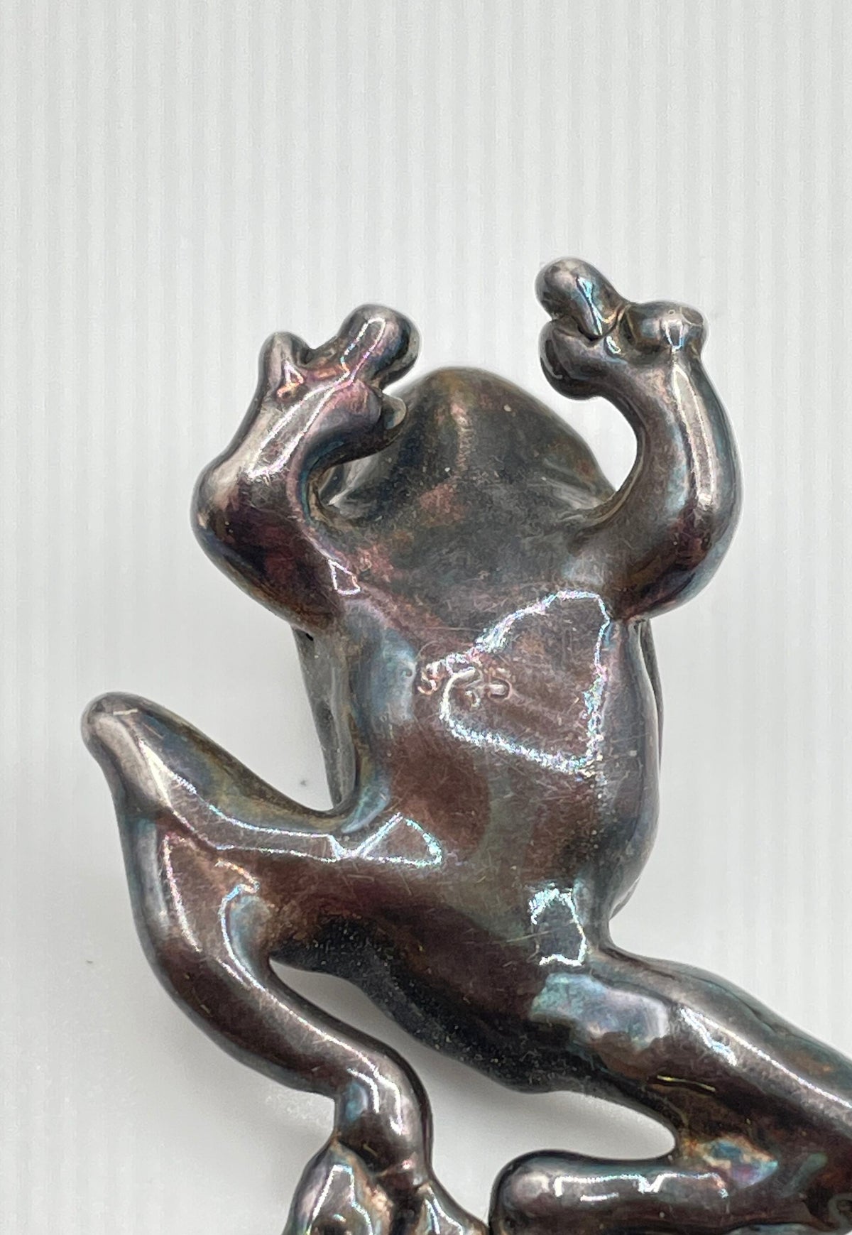 925 Sterling Silver Crouching Frog Pendant 5.9g