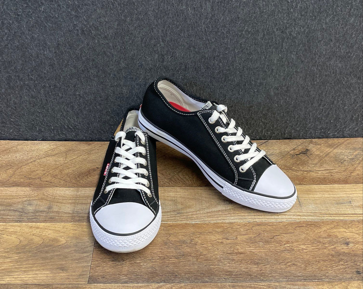 Levi's 52641840A Women's Black Canvas Low Top Lace Up Sneakers Size 9