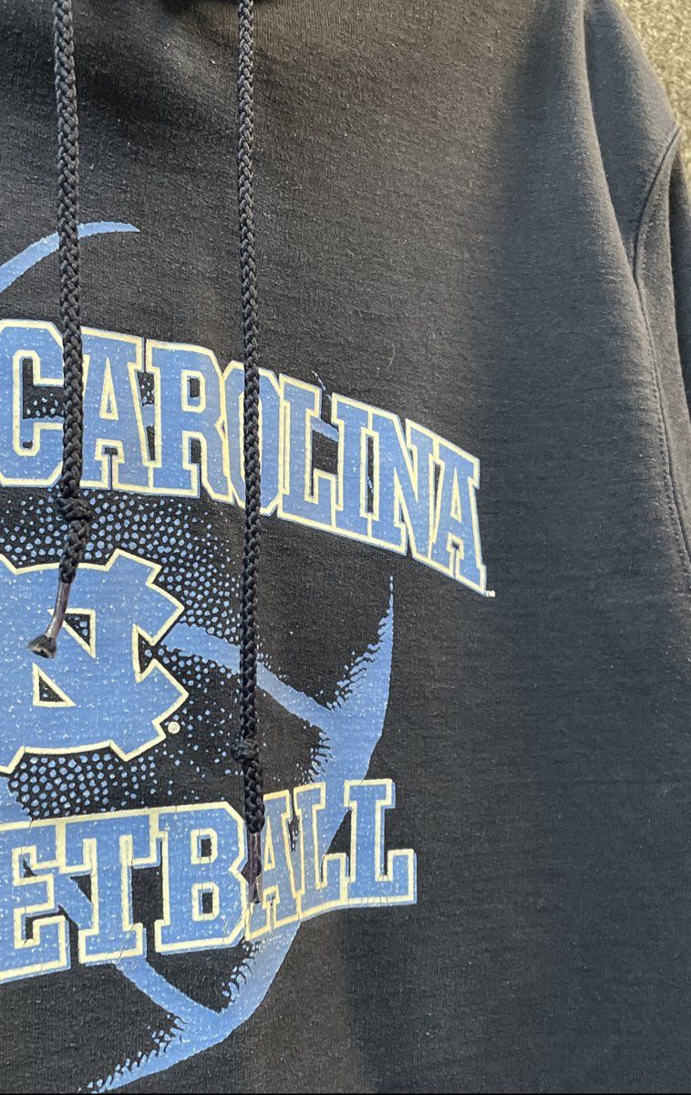 Champion Men's Navy UNC Tar Heels Basketball Graphic Hoodie Sz L