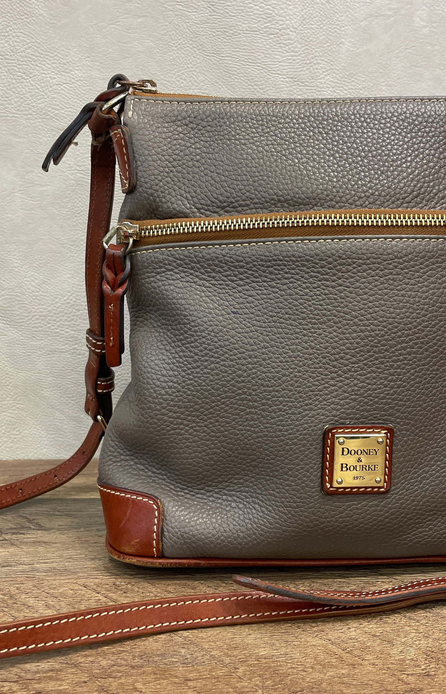 Dooney & Bourke Grey Pebbled Leather Crossbody Shoulder Bag Tan Trim Gold HW