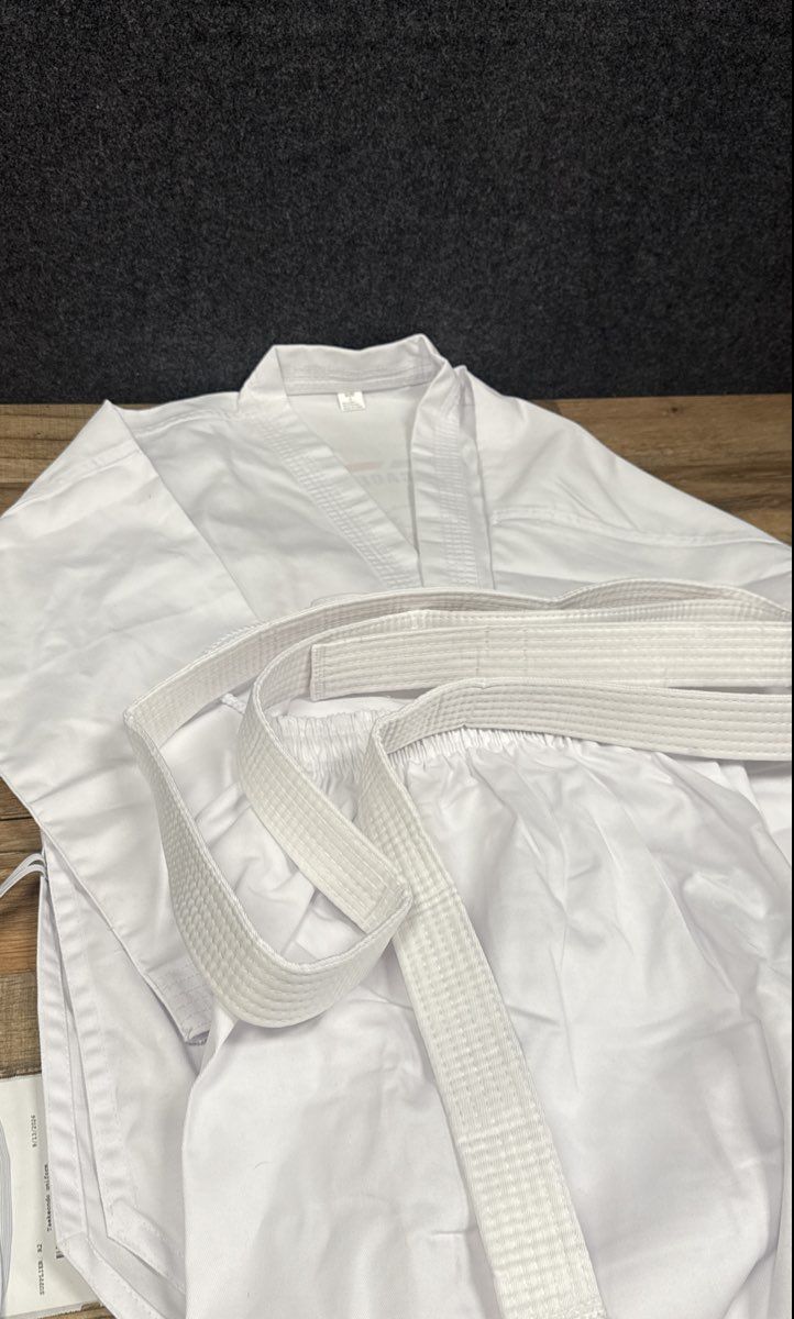 US Academy of Taekwondo Dobok Set White V-Neck Graphic Back Size 2