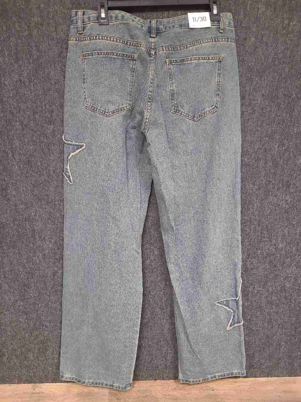 Angel Kiss Women's Blue Light Wash Star Patch Frayed Straight Jeans Sz 11/30 NWT