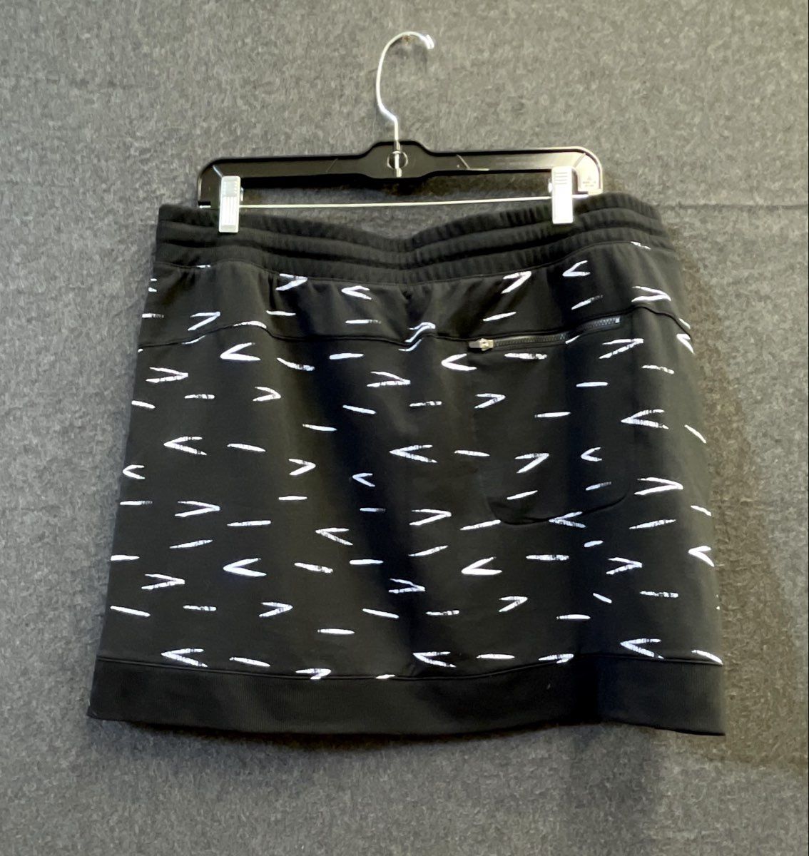 Title Nine Women's Black White Abstract Print Active Skirt Pockets NWT Sz XL