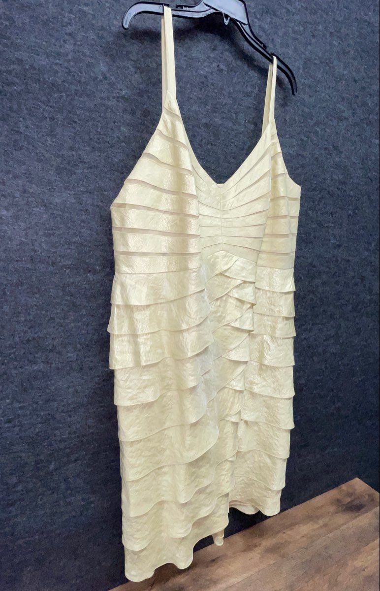 Adrianna Papell Women's Pale Yellow Tiered Ruffle Shimmer Cocktail Dress Sz 22W