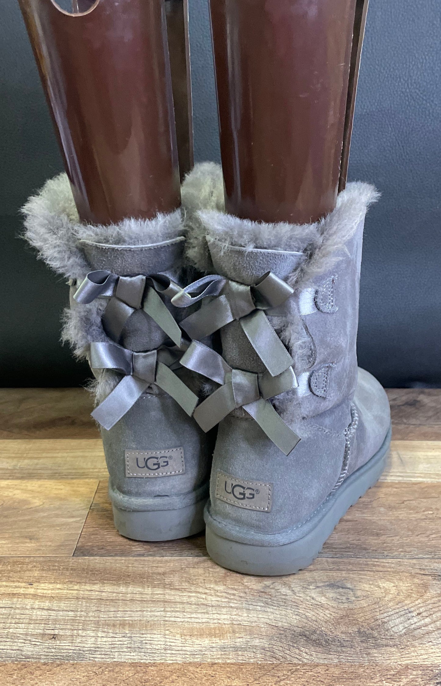 Ugg Bailey Bow II Grey Suede Sheepskin Winter Boots Women's Size 8