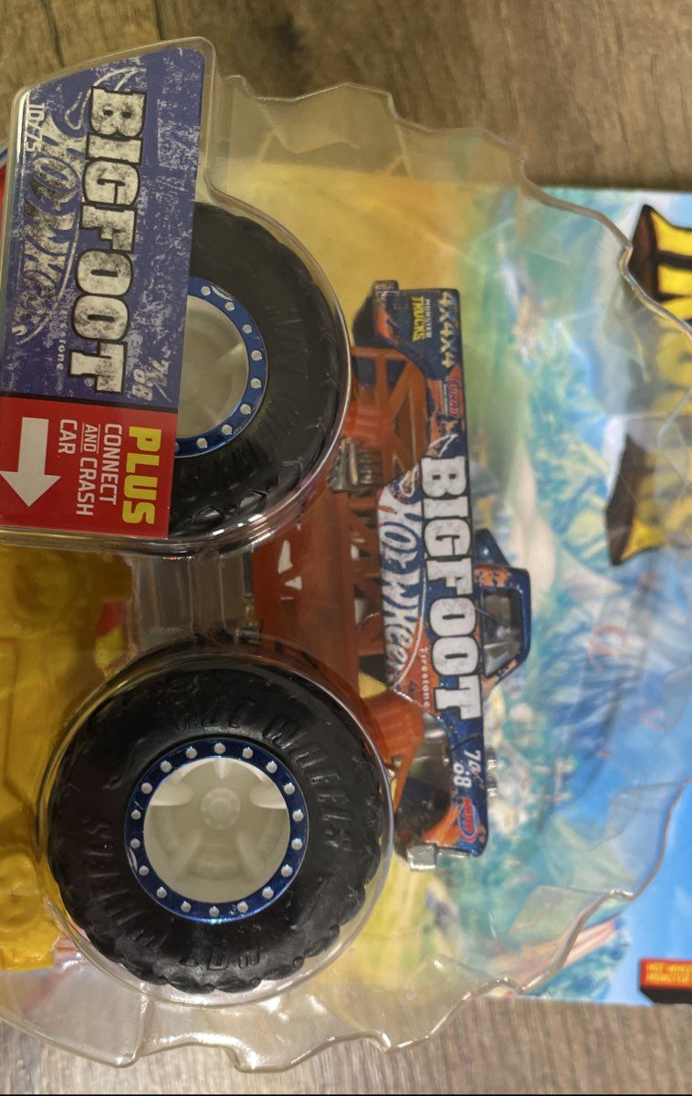2021 Hot Wheels Monster Trucks Bigfoot 10/75 New Sealed Die-Cast FYJ44