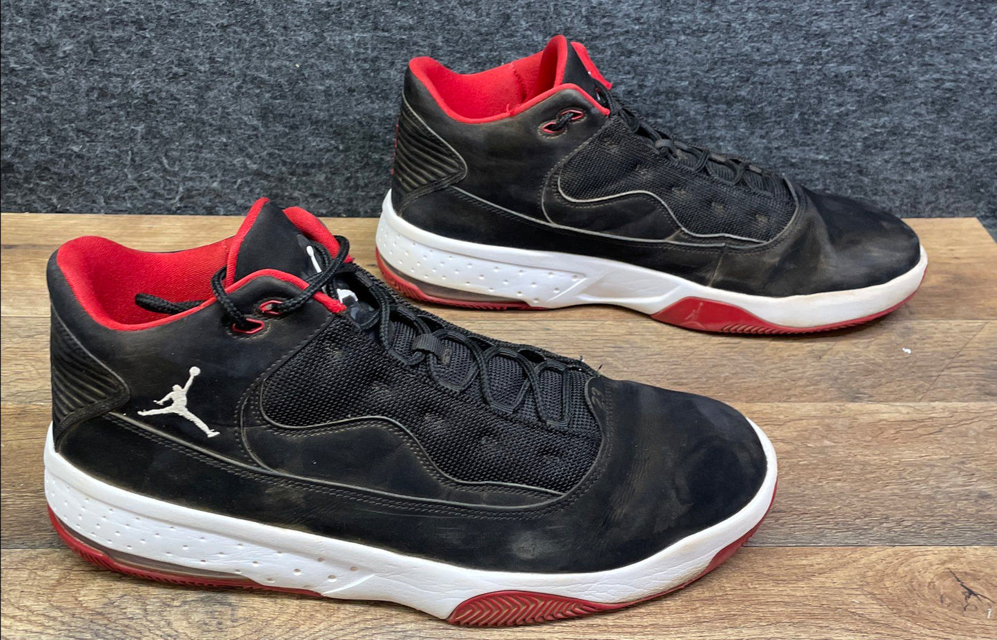 Nike Air Jordan Max Aura 2 Black Gym Red White Basketball Sneakers Size 13