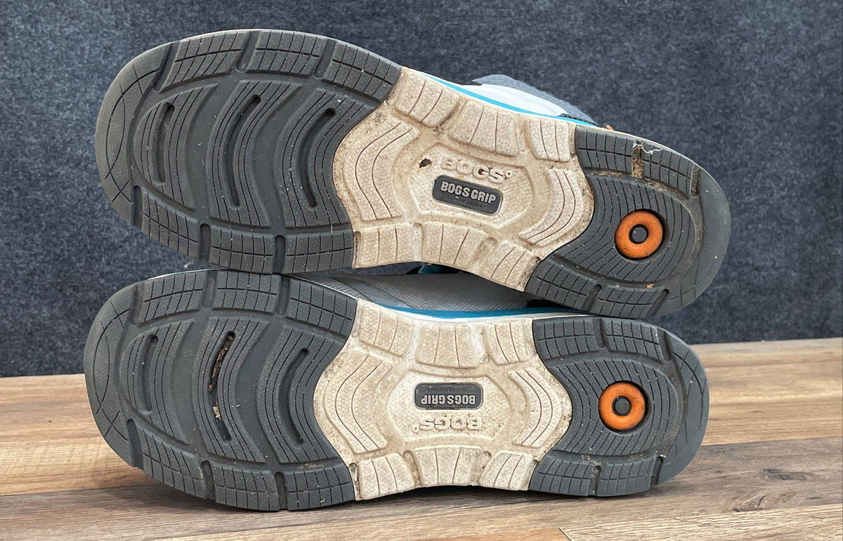 Bogs Slip Resistant Gray Black Blue Orange Mid Top Shoes Women's Size 9