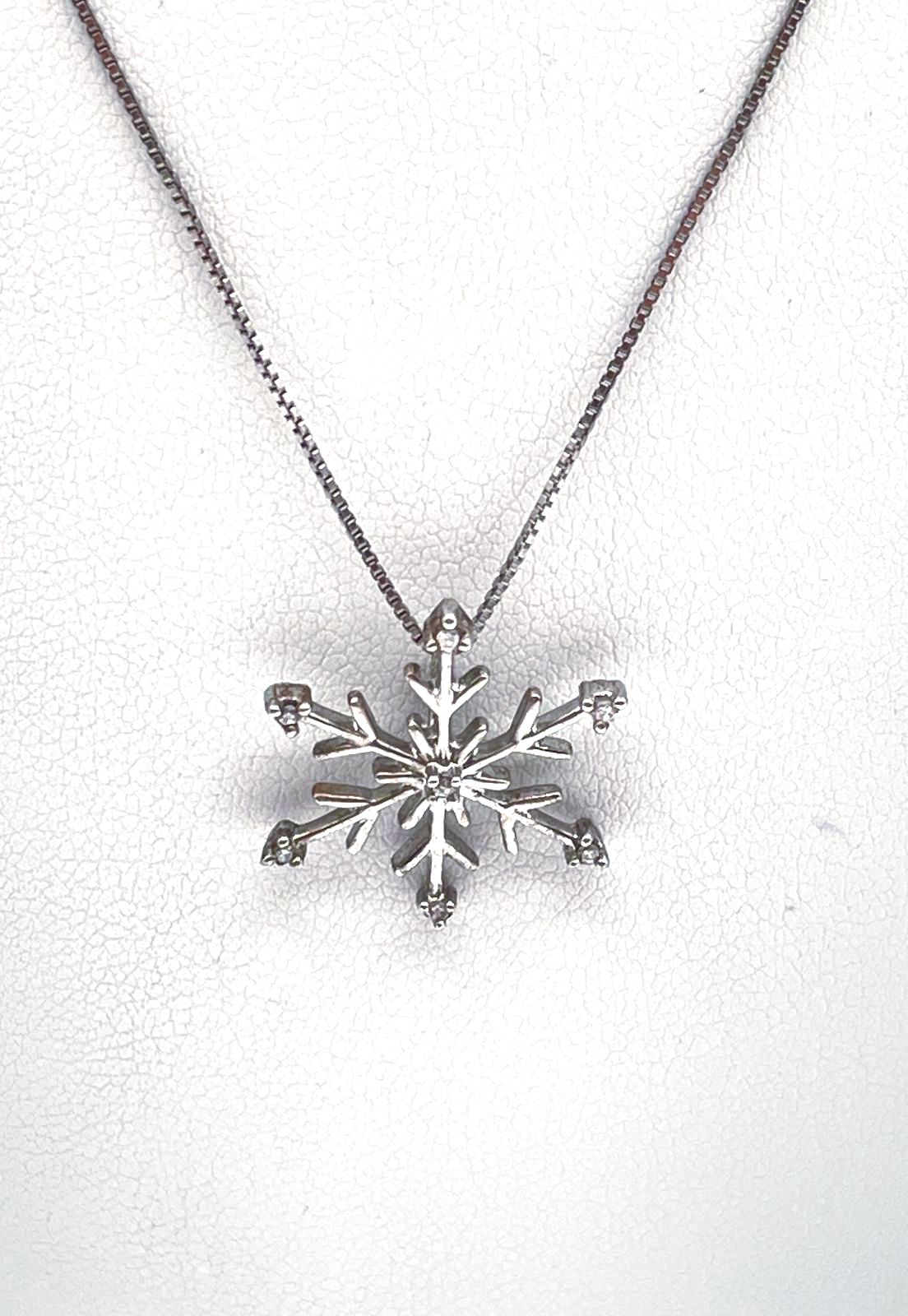 925 Sterling Silver Diamond Accent Snowflake Pendant Necklace 2.4g