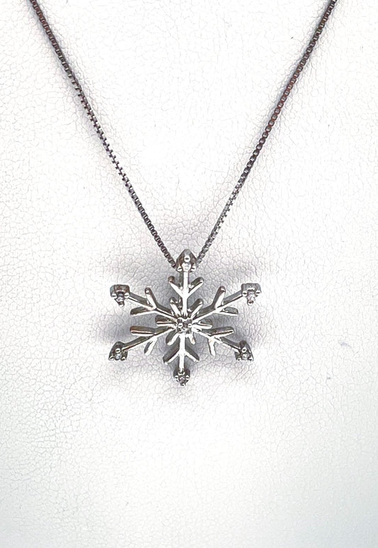 925 Sterling Silver Diamond Accent Snowflake Pendant Necklace 2.4g