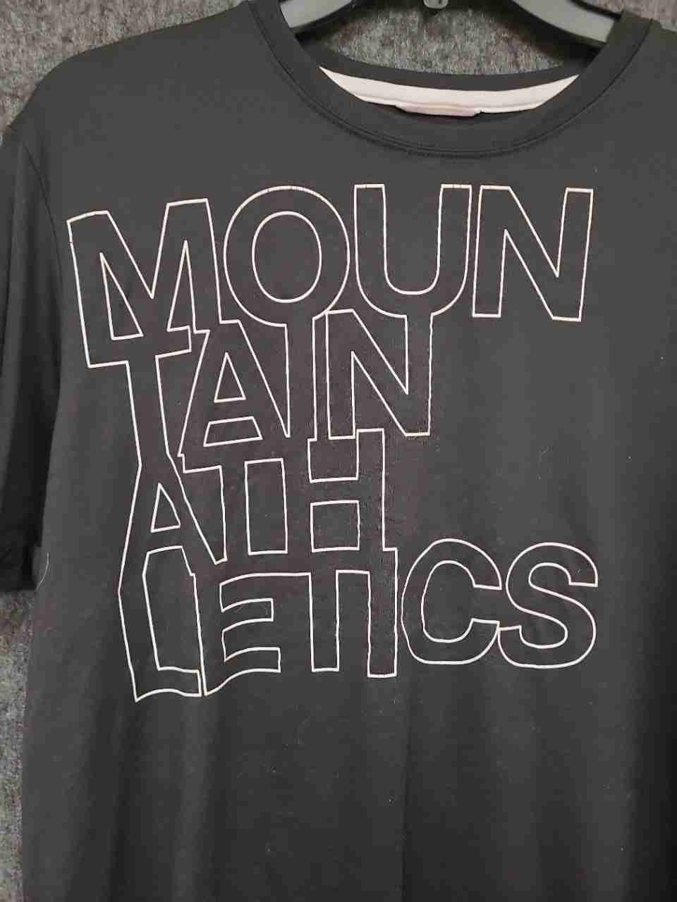 The North Face Men's Mountain Athletics Graphic T-Shirt Black Sz M