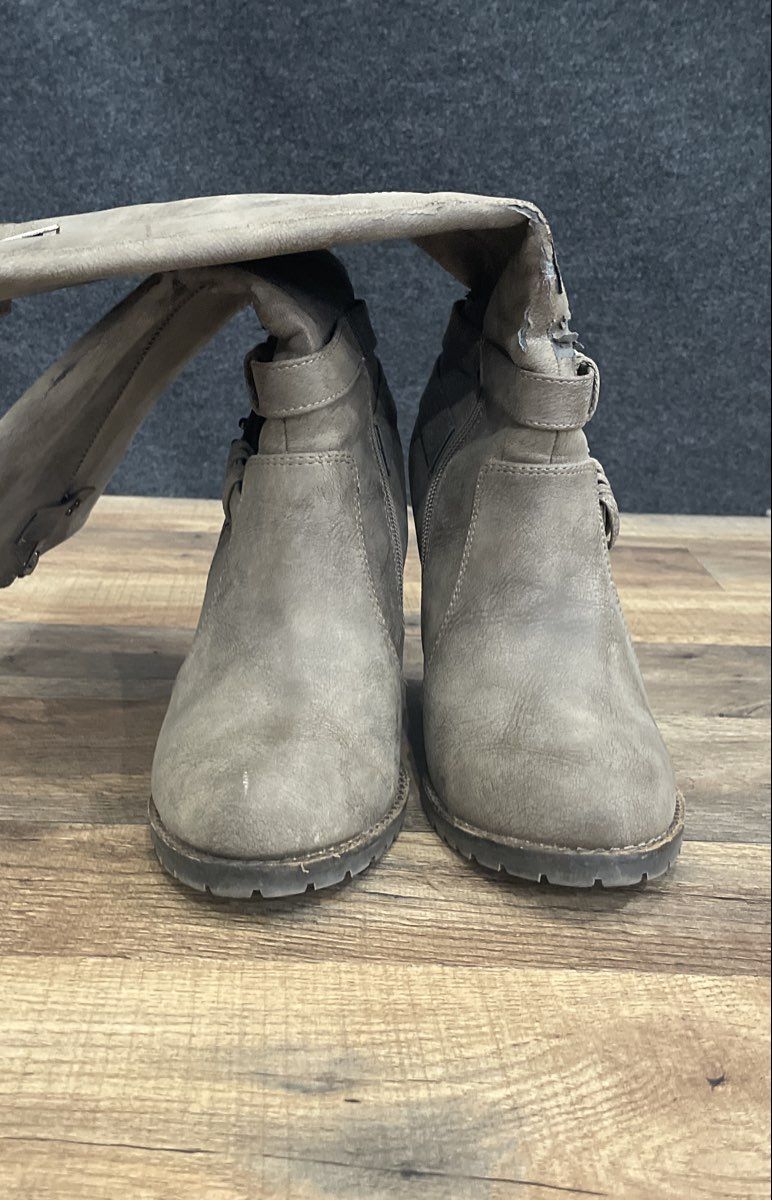 Very Volatile Grey Faux Suede Buckle Strap Wedge Boots Women's Size 7.5