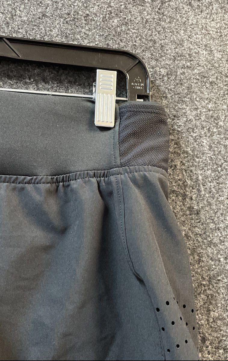 Under Armour Women's Black SpeedPocket Performance Running Shorts Sz M NWT