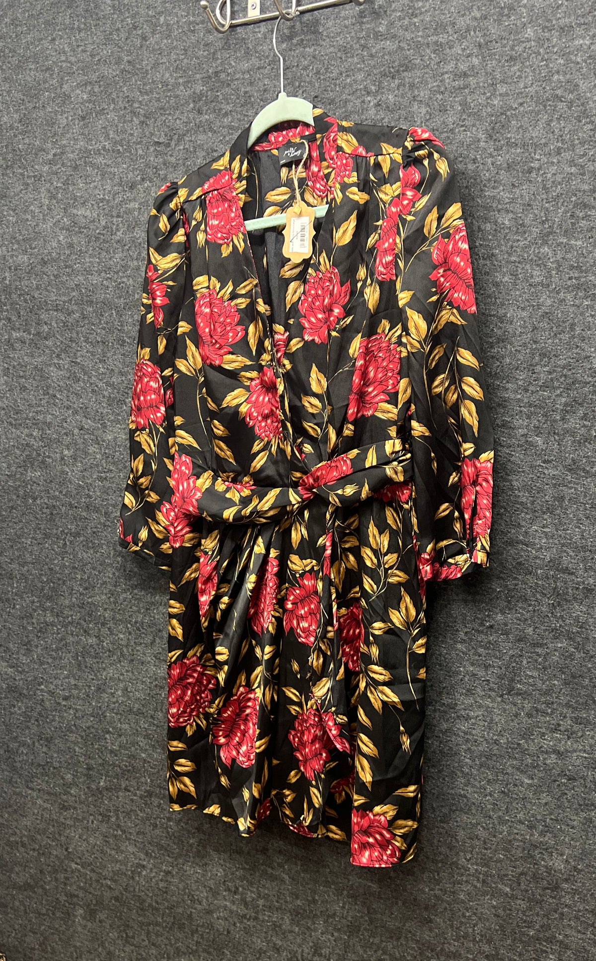 Milk & Honey Women's Floral Long Sleeve Smocked Waist Midi Dress Black Sz L NWT