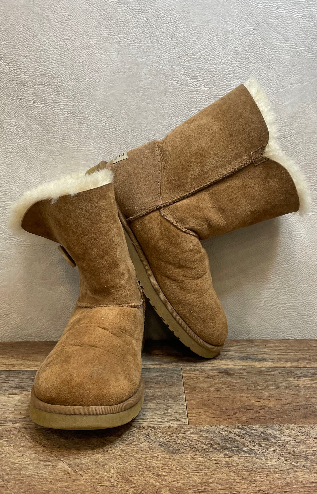 UGG Australia Bailey Button Chestnut Sheepskin Suede Boots Women's Size 7