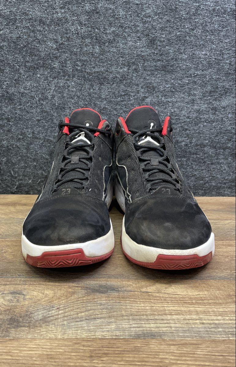 Nike Air Jordan Max Aura 2 Black Gym Red White Basketball Sneakers Size 13
