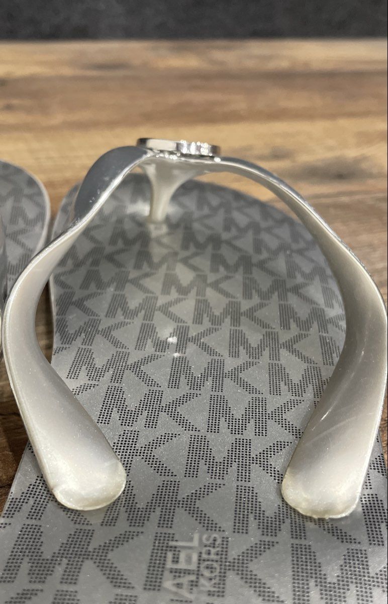 Michael Kors Silver MK Monogram Medallion Flip Flop Sandals Women's Size 6