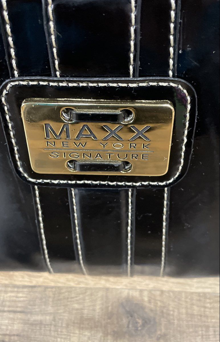 Maxx New York Black Leather Signature Flap Shoulder Bag Gold Leopard Lining