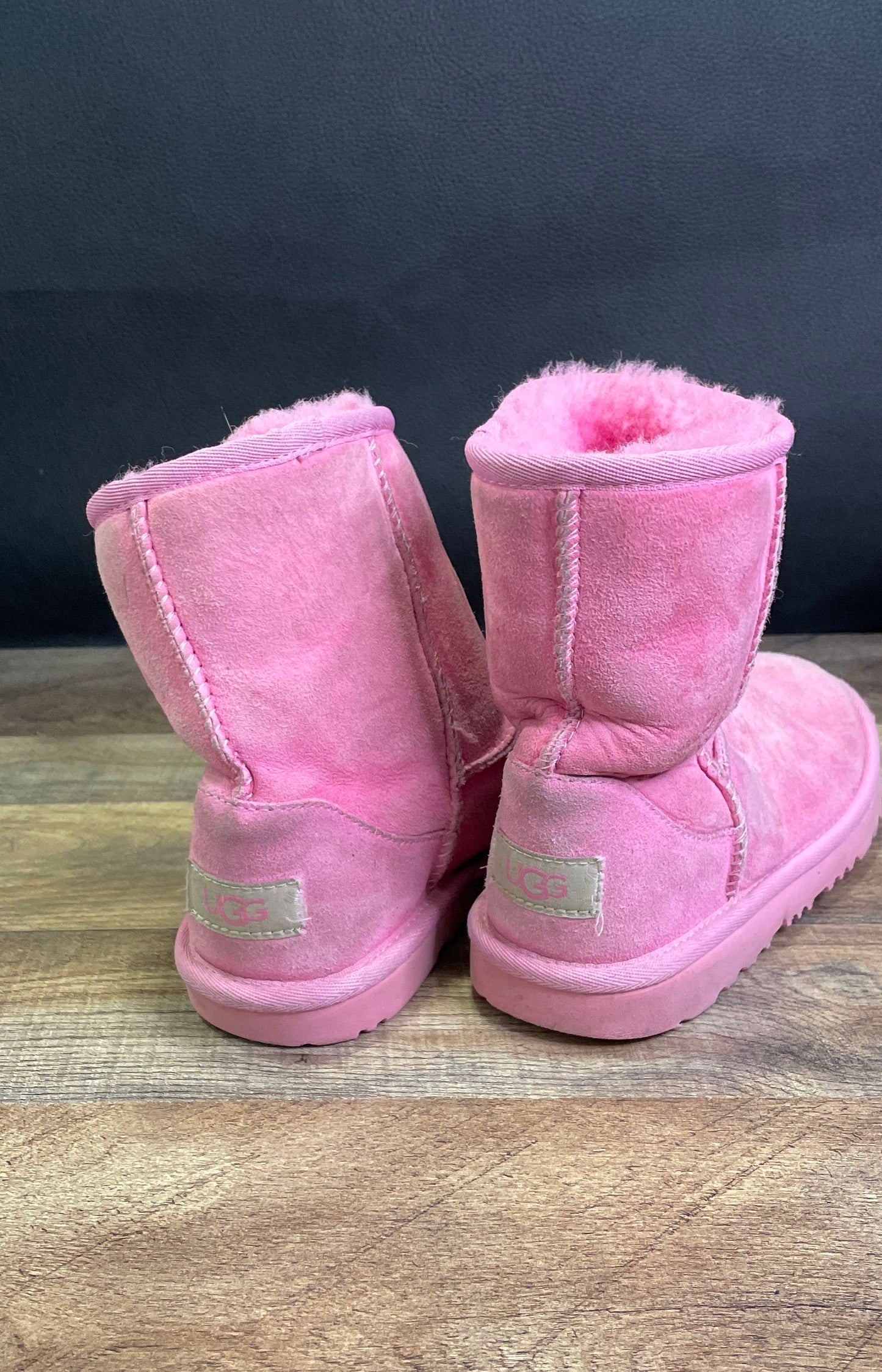 UGG Classic II Kids Pink Suede Sheepskin Fur Lined Winter Boots Size 2