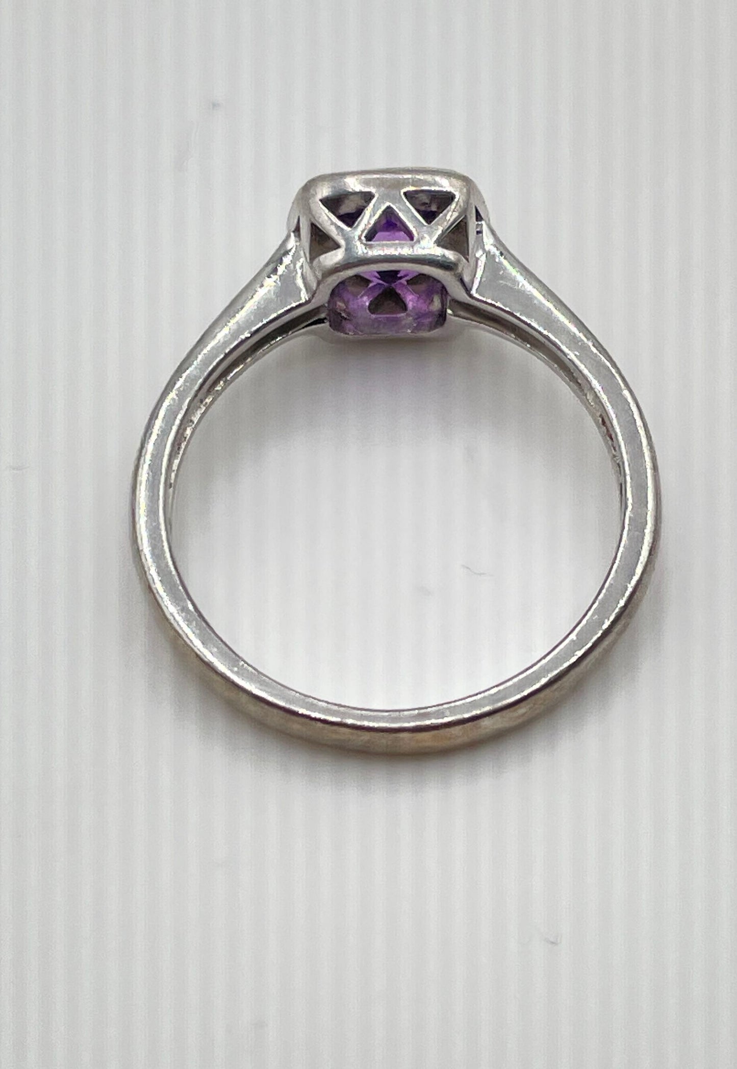 925 Sterling Silver Amethyst Solitaire Ring 2.9g