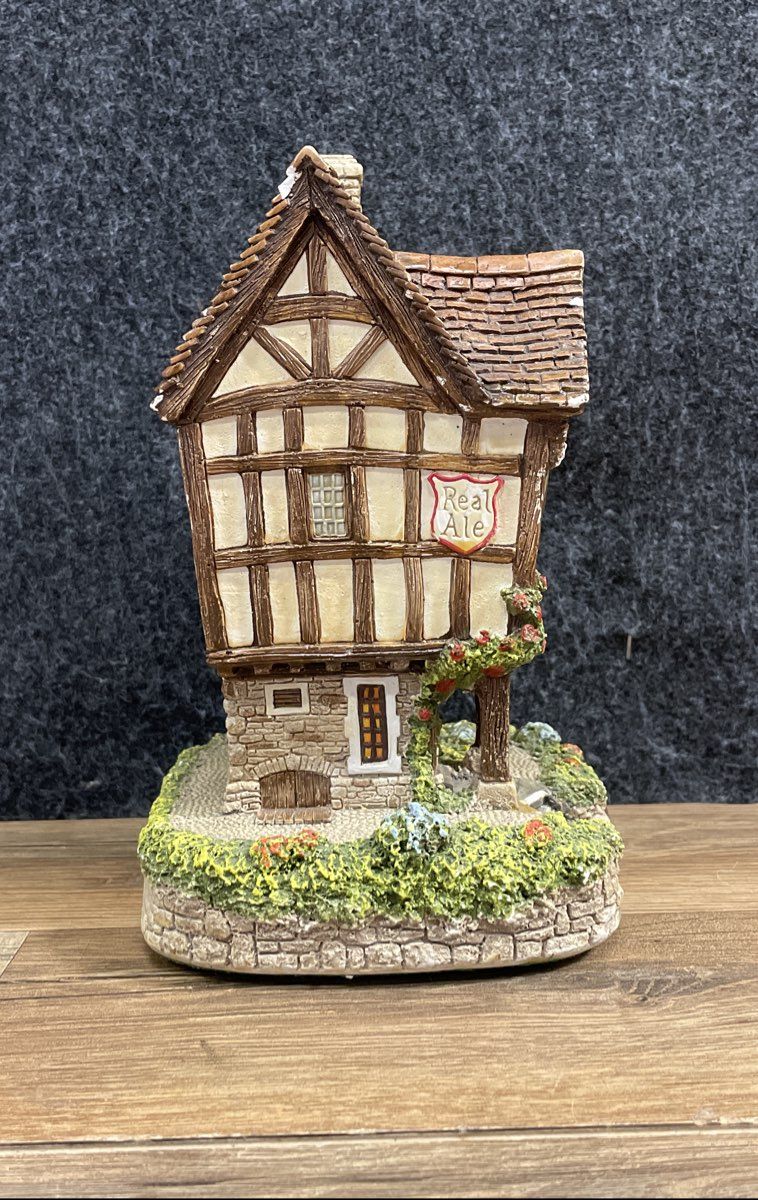 Peter Tomlins Memory Lane Cottages The Clock Tavern Miniature House Clock 1993