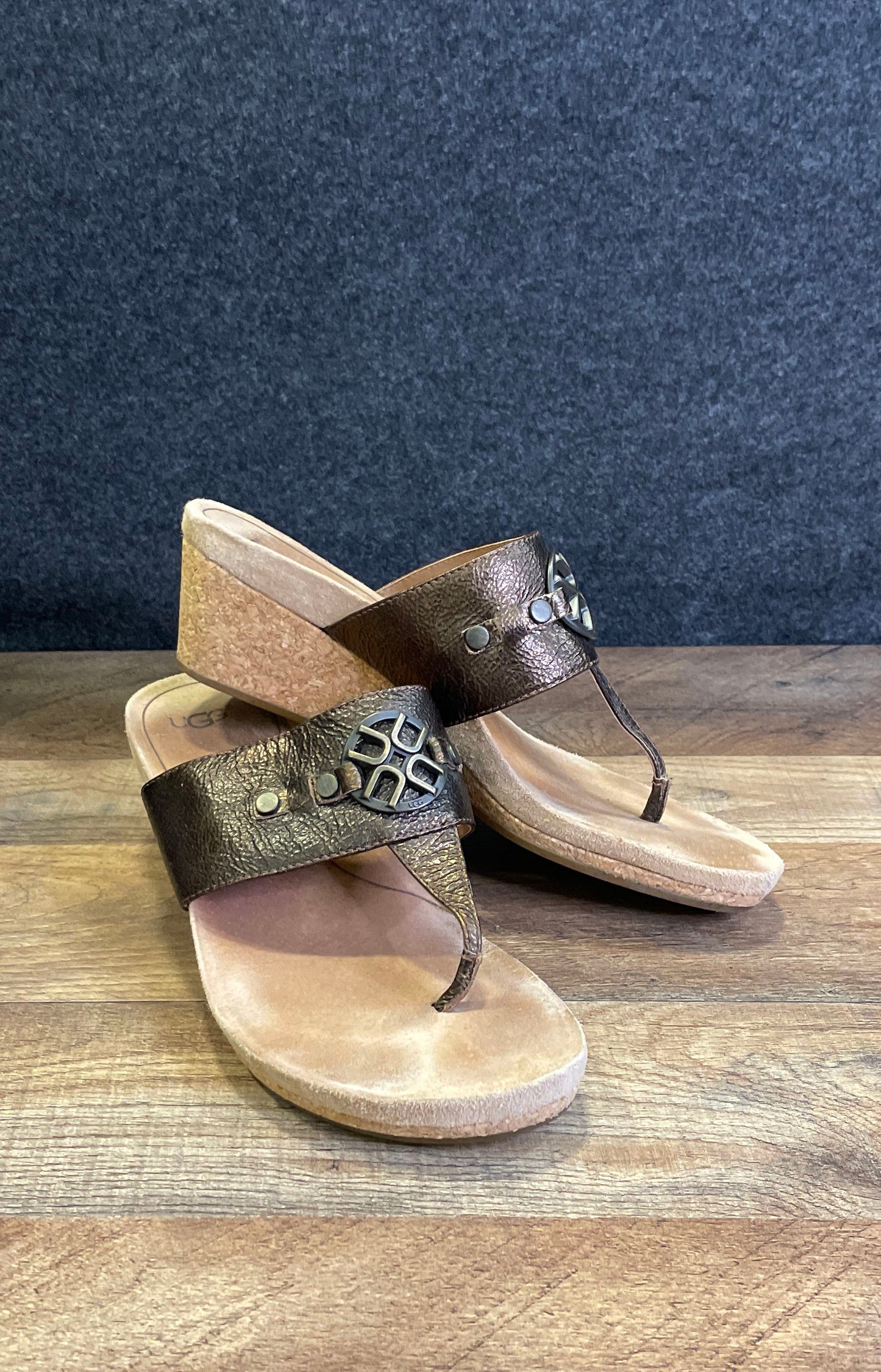 UGG Tawnie Bronze Metallic Leather Cork Wedge Thong Sandals Women's Size 8.5
