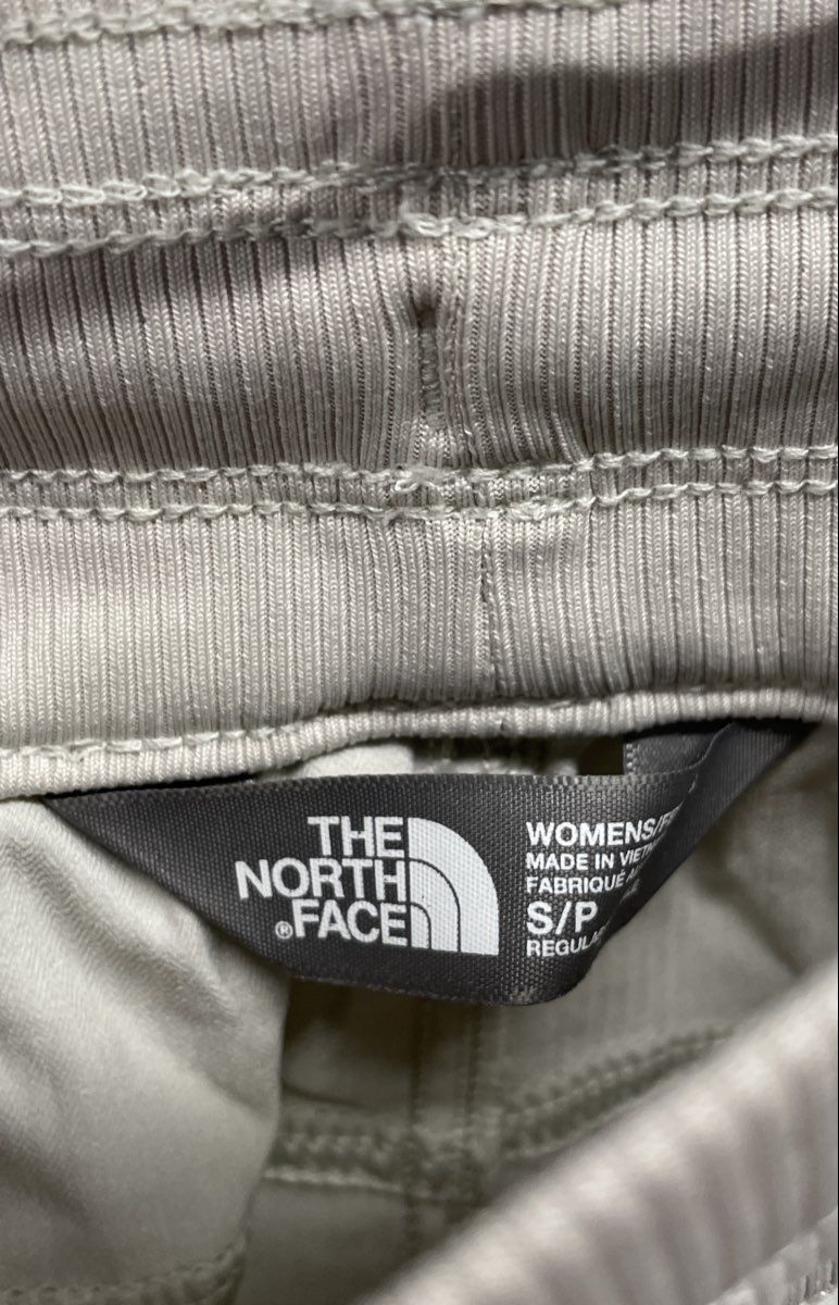 The North Face Women's White Aphrodite Hiking Cargo Shorts Ribbed Waist Sz S