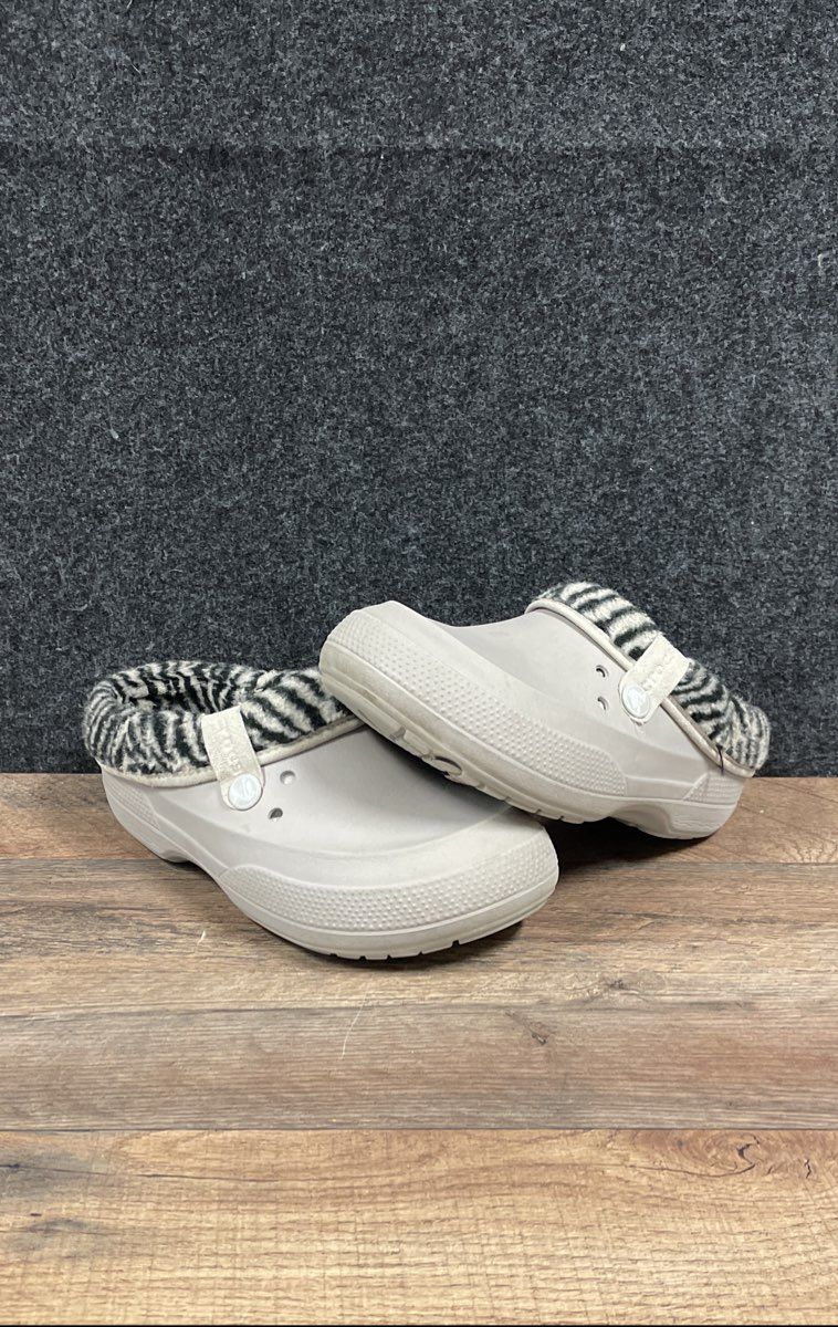 Crocs Mammoth Grey Zebra Print Fleece Lined Clogs Women's Size 8 Men's Size 6