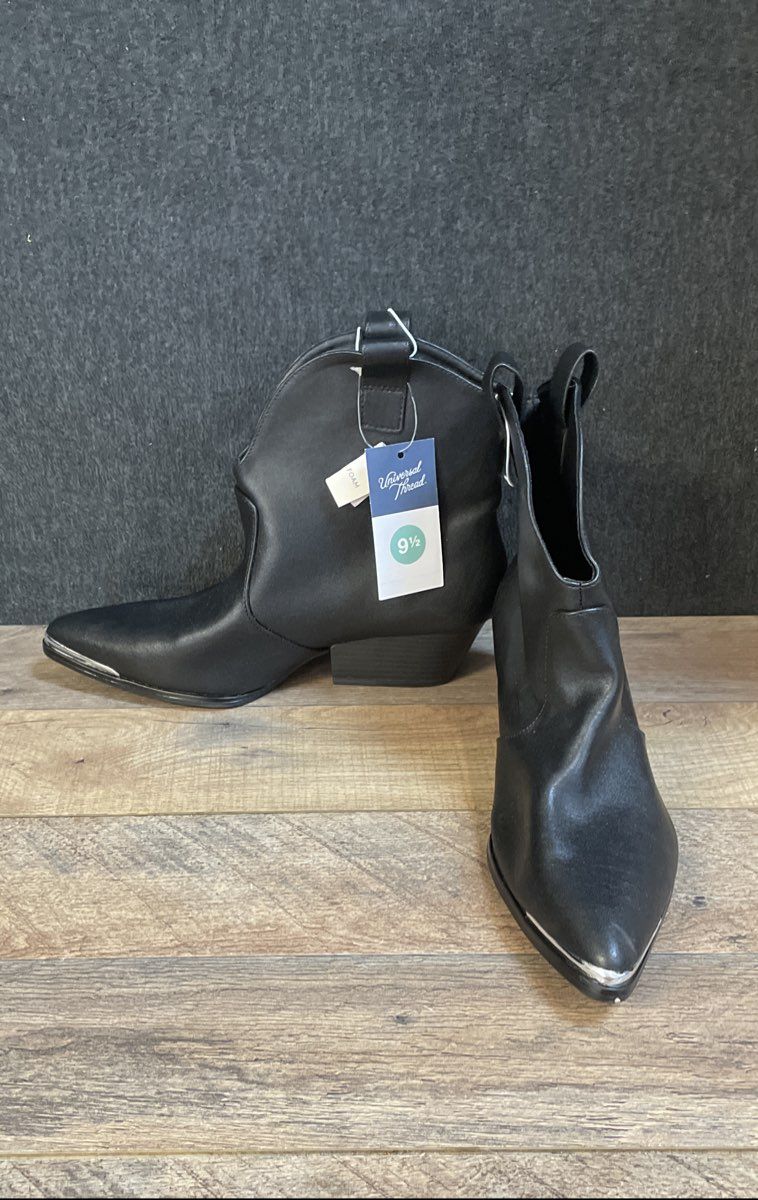 Universal Thread Black Western Pointed Toe Metal Tip Ankle Boots Size 9.5 NWT