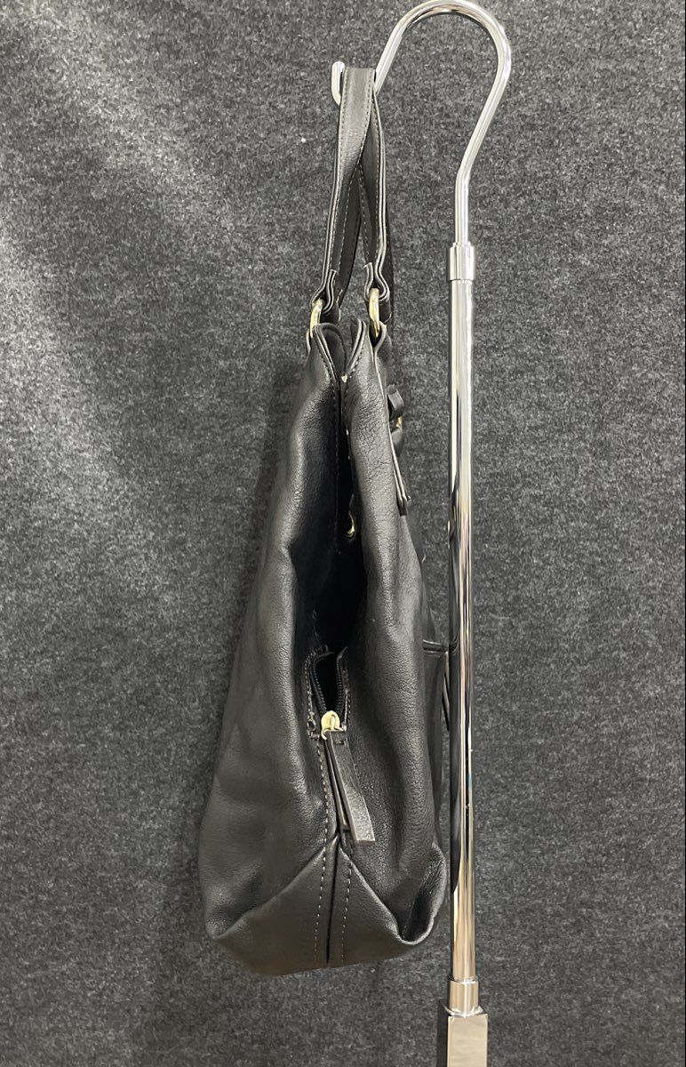 Liz Claiborne Black Leather Drawstring Tassel Shoulder Bag Gold Hardware Tote