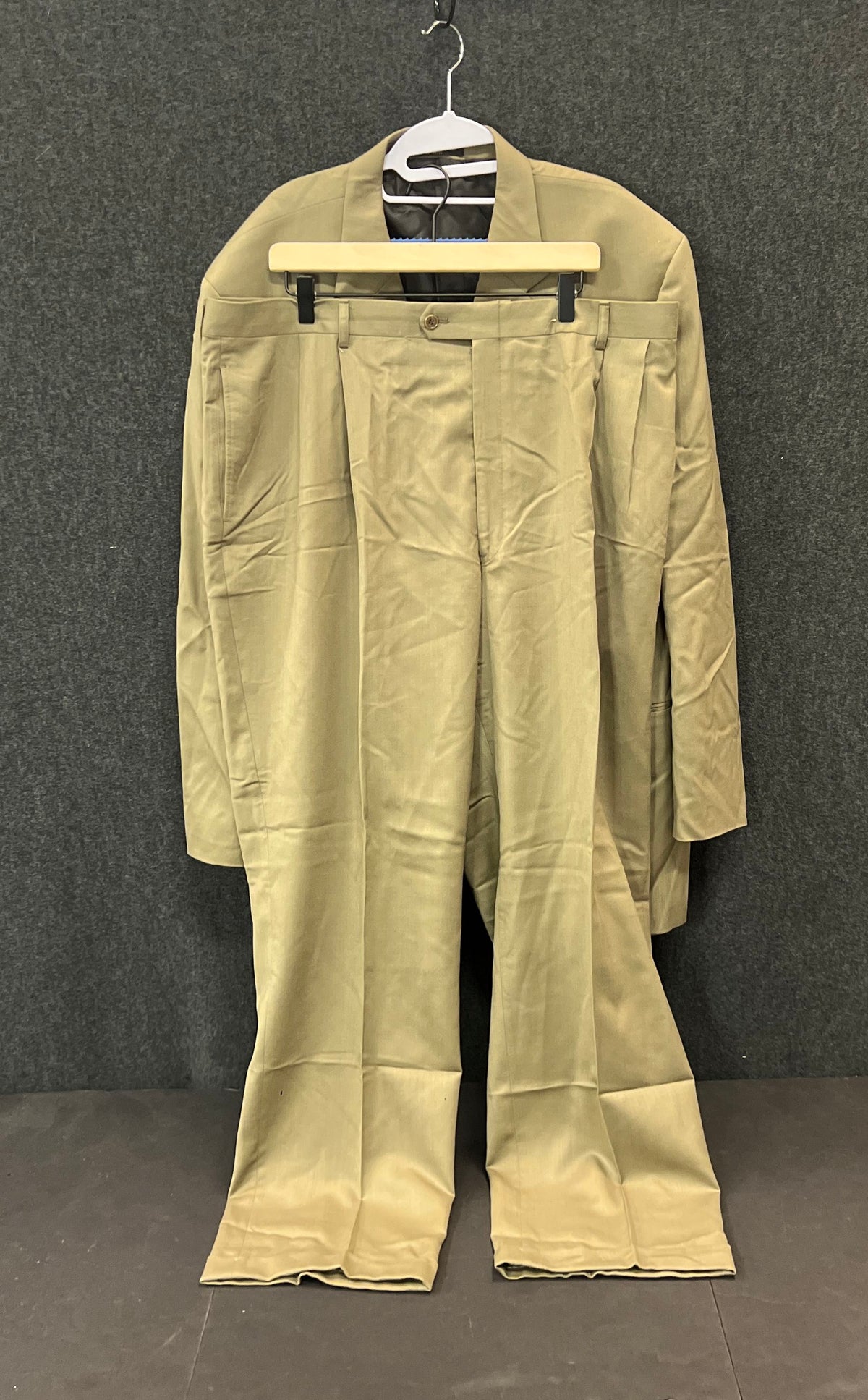 Vintage 90s Men's Sage Green Wool 4 Button Suit 2 Piece Pleated Trousers