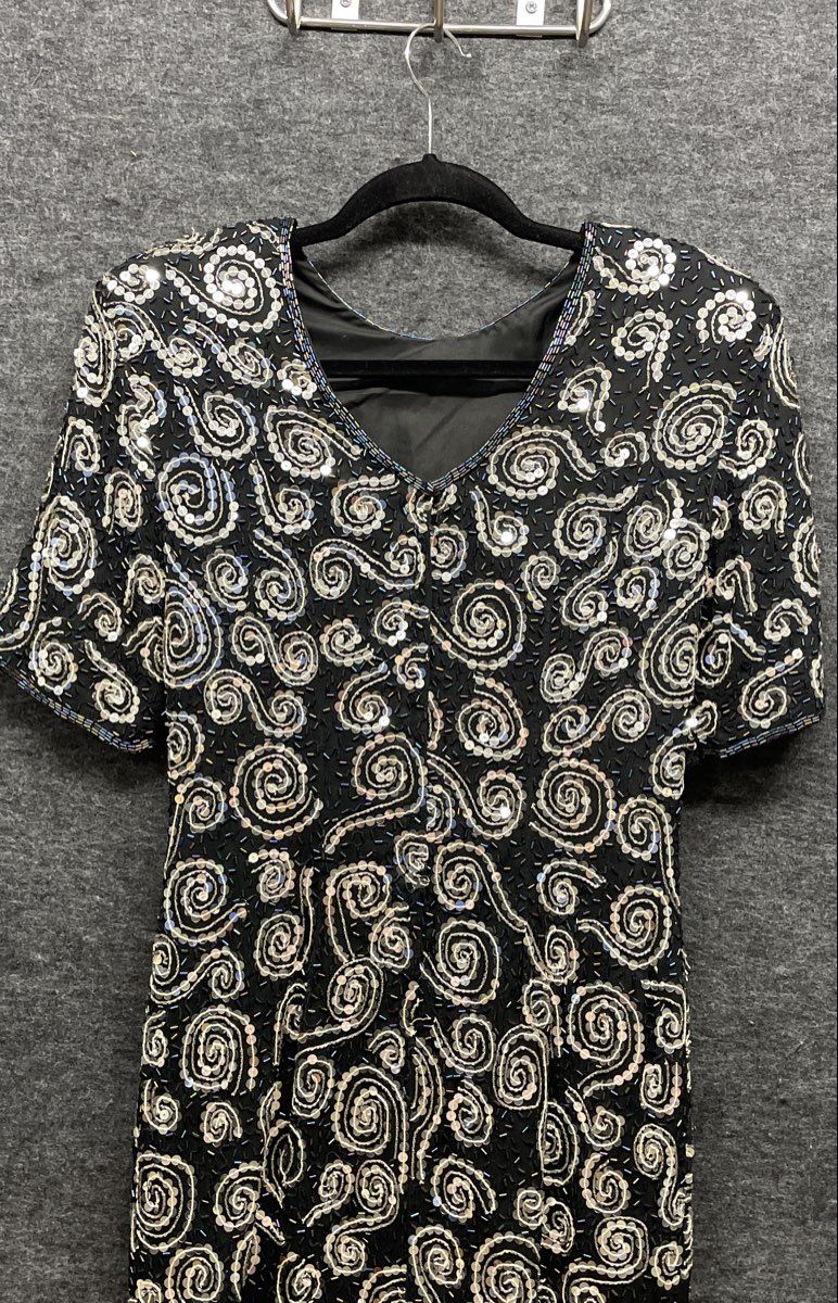 Vintage 80s Women's Black Silver Sequined Beaded Swirl Cocktail Sheath Dress