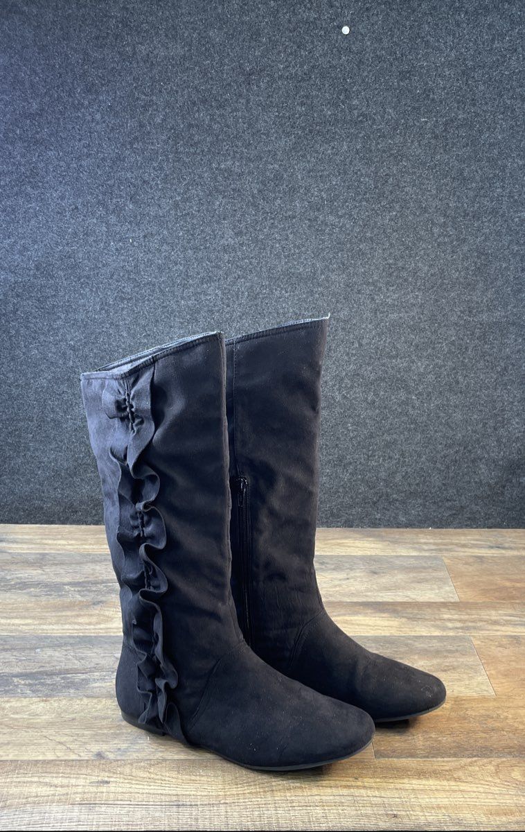 Fergalicious Fergie Tossle Too Black Microfiber Ruffle Boots Size 8