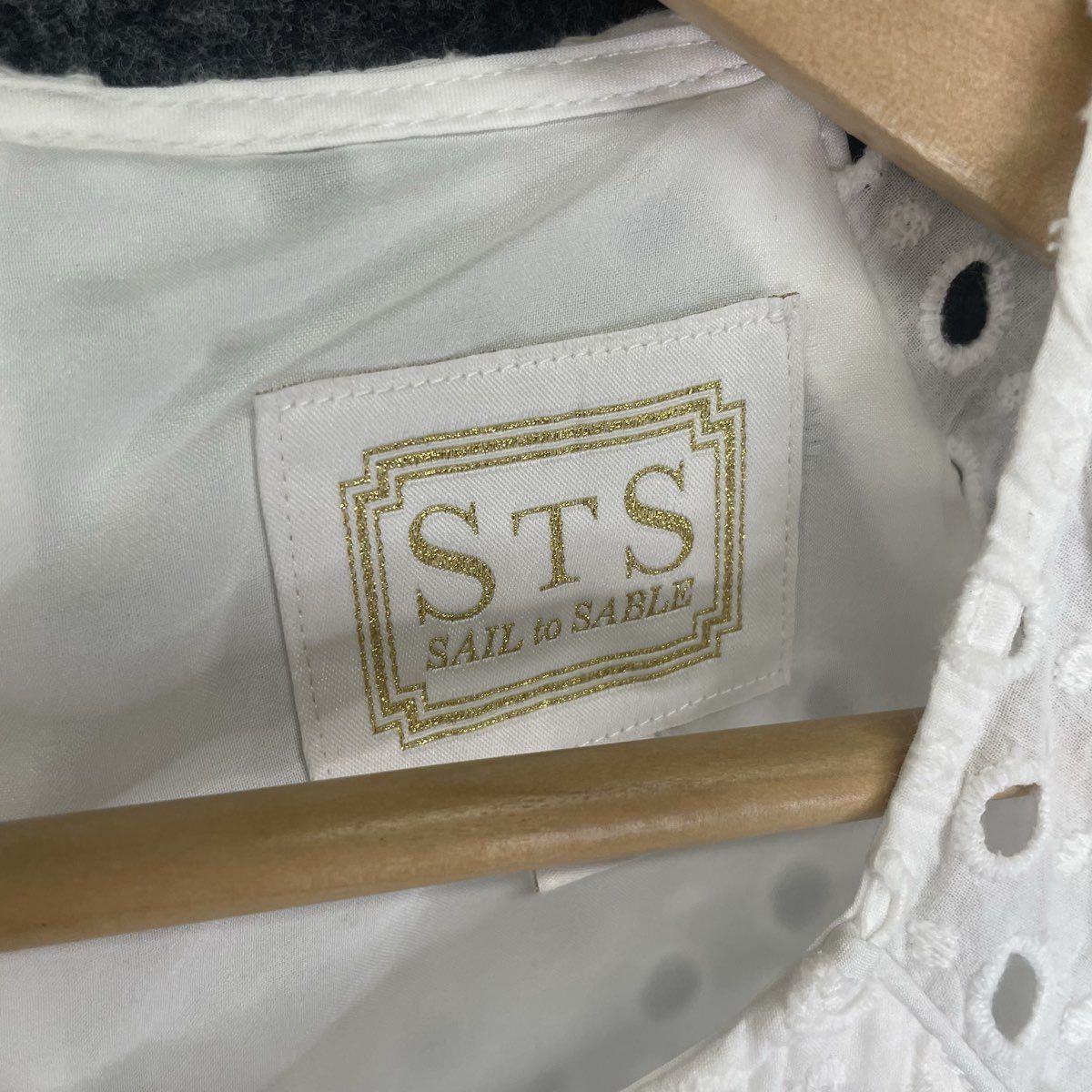 Sail to Sable Women's White Eyelet Short Sleeve Back Zip Cotton Blouse Sz S
