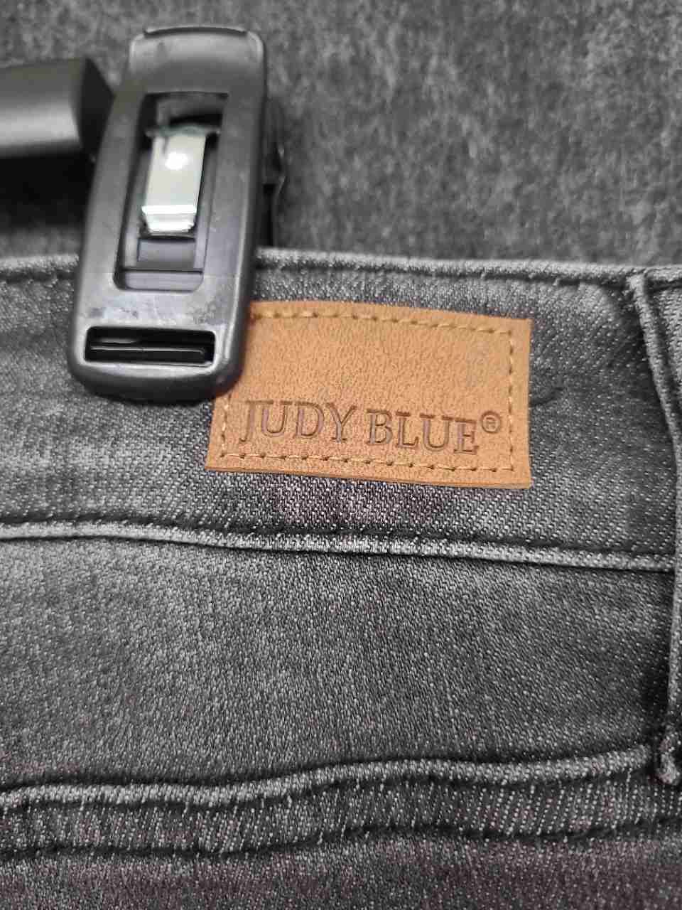Judy Blue Women's Skinny Fit Capri Jeans Gray High Rise Distressed Sz 18W