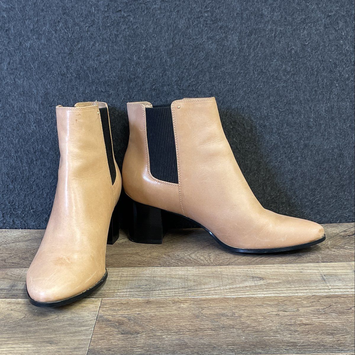 Calvin Klein Felda Tan Leather Block Heel Chelsea Ankle Boots Size 6.5