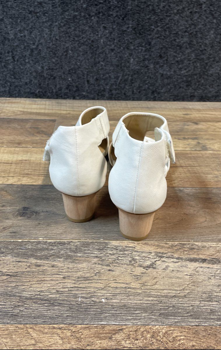 Vaneli White Leather T-Strap Open Toe Block Heel Sandals Women's Size 7.5 N