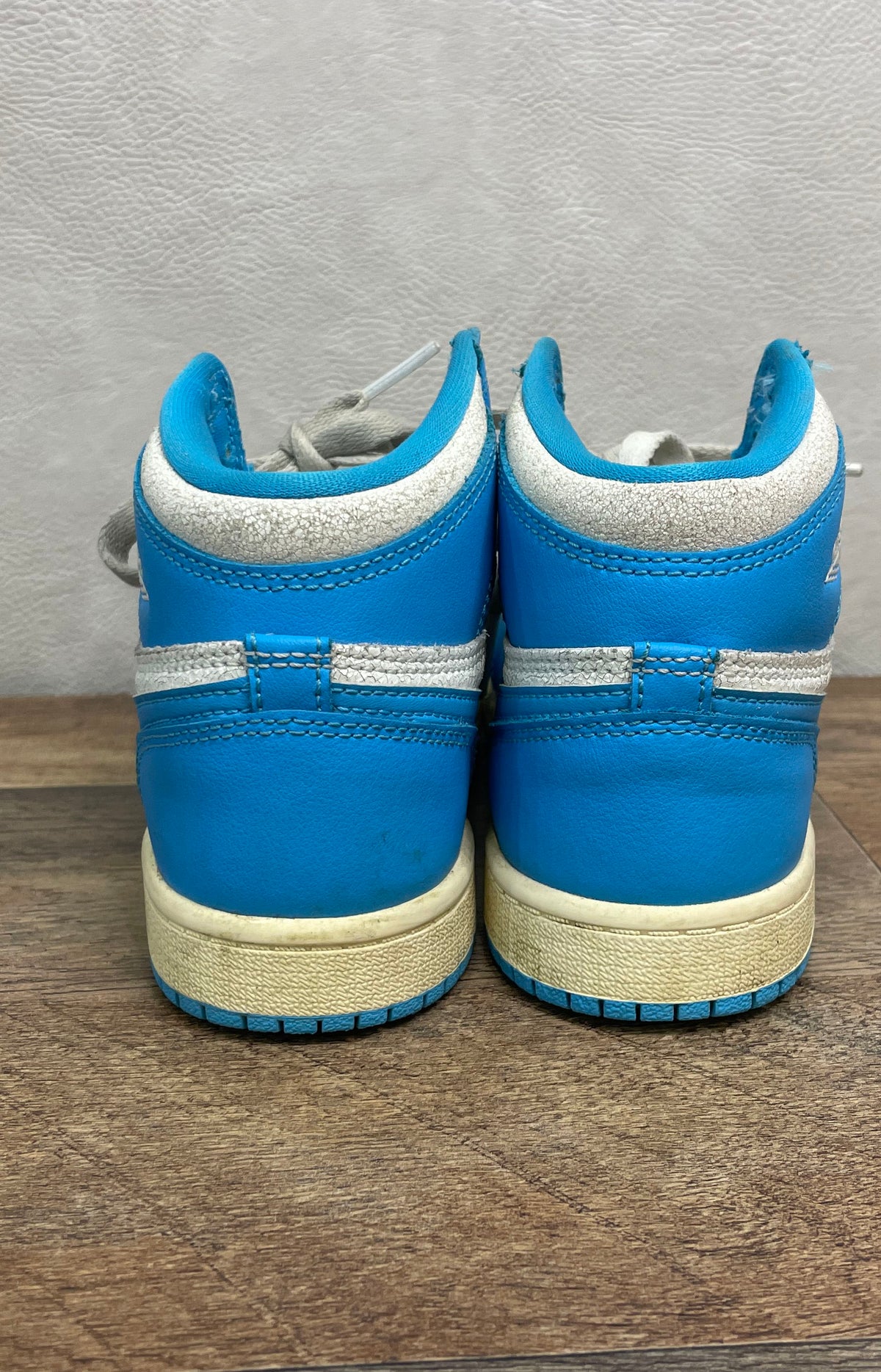 Nike Air Jordan 1 Retro High OG University Blue FD1412-402 Size 3Y